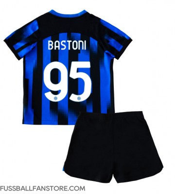 Inter Milan Alessandro Bastoni #95 Replik Heimtrikot Kinder 2023-24 Kurzarm (+ Kurze Hosen)